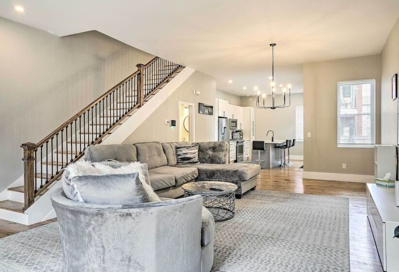 Well Appointed Pittsburgh Home: 1 Mi To Dtwn!