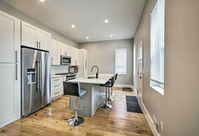 Well Appointed Pittsburgh Home: 1 Mi To Dtwn!