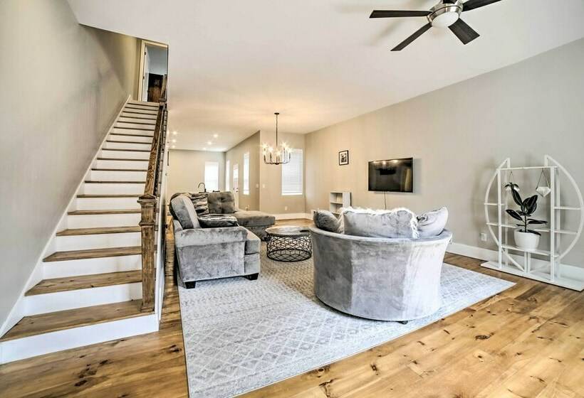 Well Appointed Pittsburgh Home: 1 Mi To Dtwn!