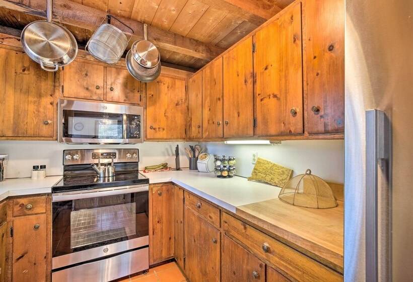 West Cornwall Cabin ~ 4 Mi To Covered Bridge!