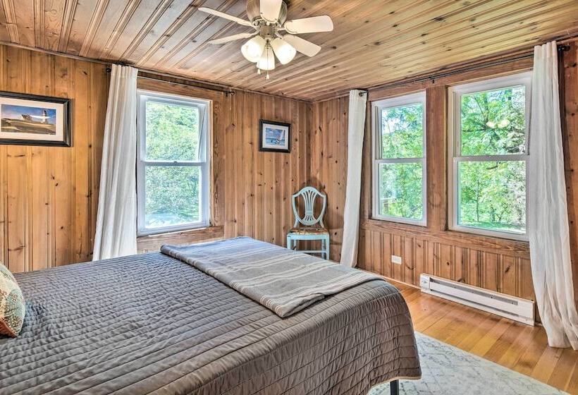 Whimsical Bat Cave Cottage W/ Fire Pit!