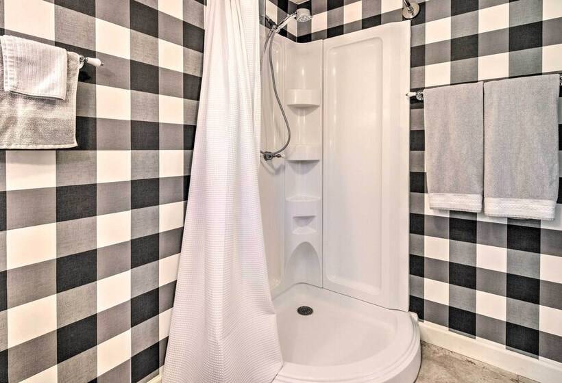 Whimsical Bat Cave Cottage W/ Fire Pit!