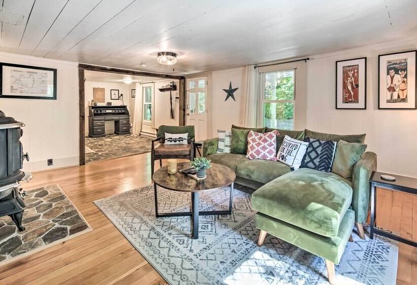 Whimsical Bat Cave Cottage W/ Fire Pit!