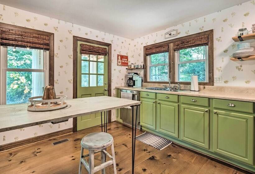 Whimsical Bat Cave Cottage W/ Fire Pit!