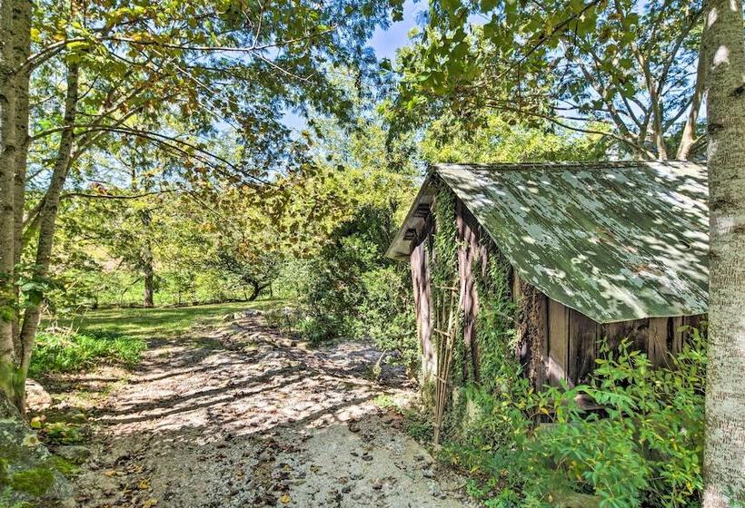 Whimsical Bat Cave Cottage W/ Fire Pit!