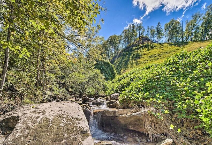 Whimsical Bat Cave Cottage W/ Fire Pit!