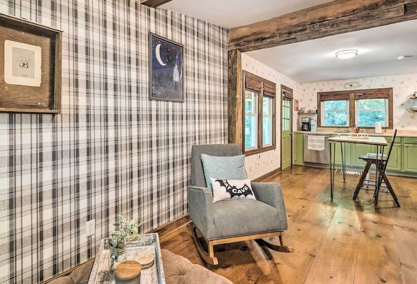 Whimsical Bat Cave Cottage W/ Fire Pit!