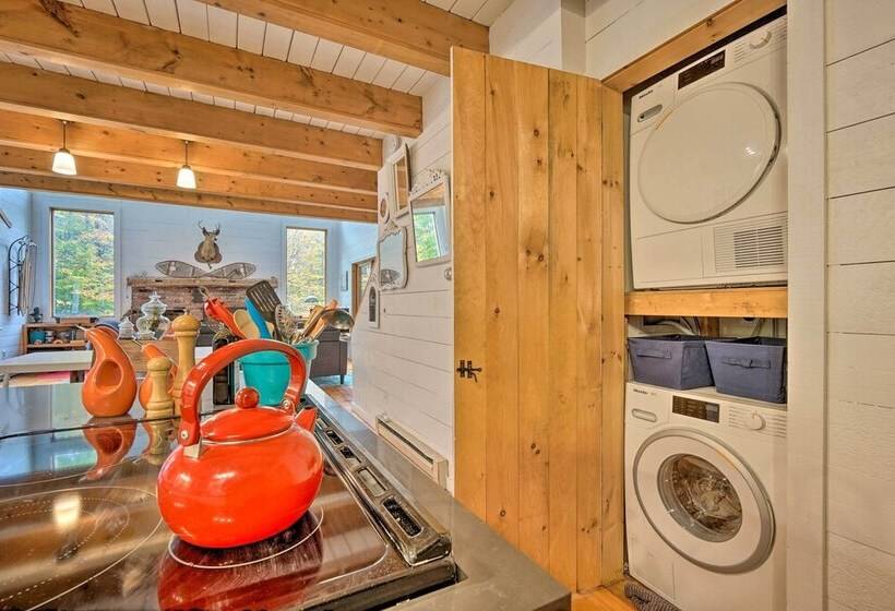 Whimsical Winhall Cottage W/ Fire Pit!