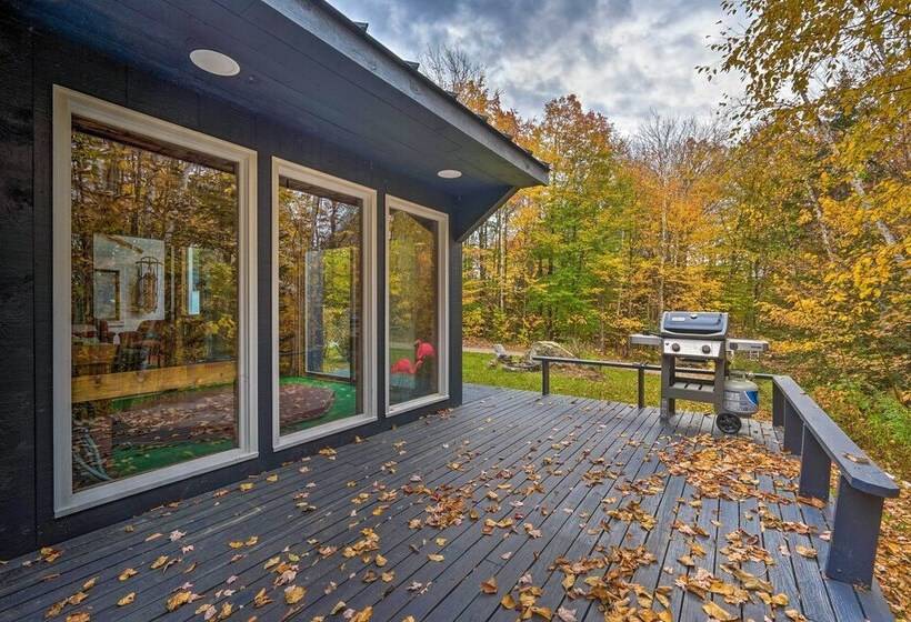 Whimsical Winhall Cottage W/ Fire Pit!