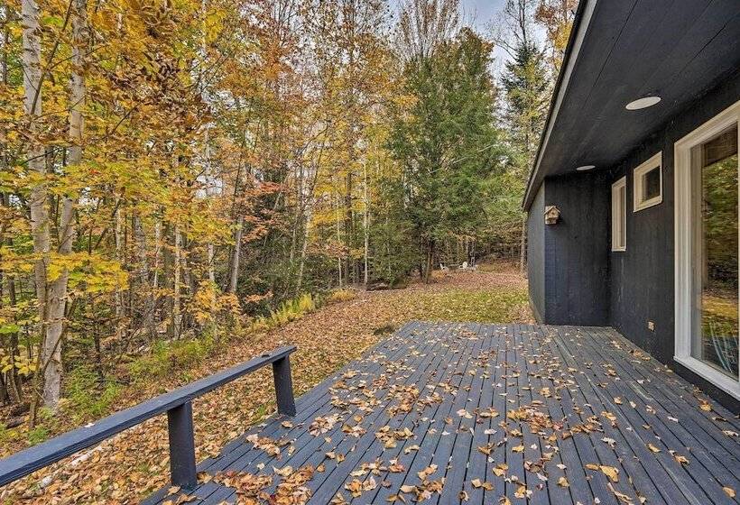 Whimsical Winhall Cottage W/ Fire Pit!