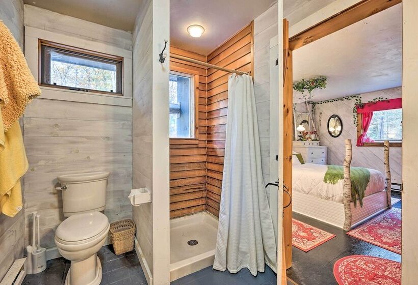 Whimsical Winhall Cottage W/ Fire Pit!