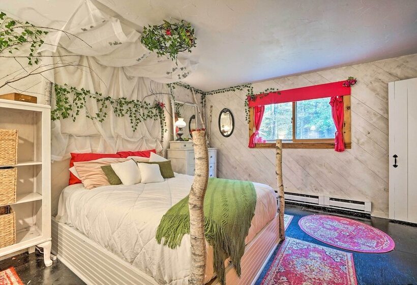 Whimsical Winhall Cottage W/ Fire Pit!