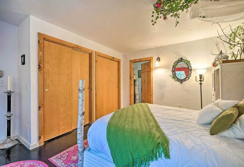 Whimsical Winhall Cottage W/ Fire Pit!