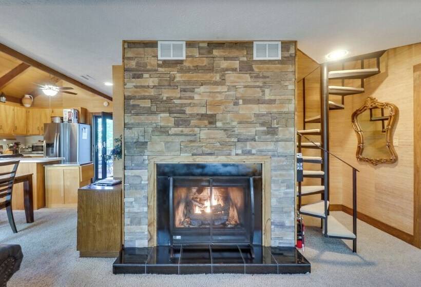 Wintergreen Home W/ Hot Tub, Deck & Mountain Views