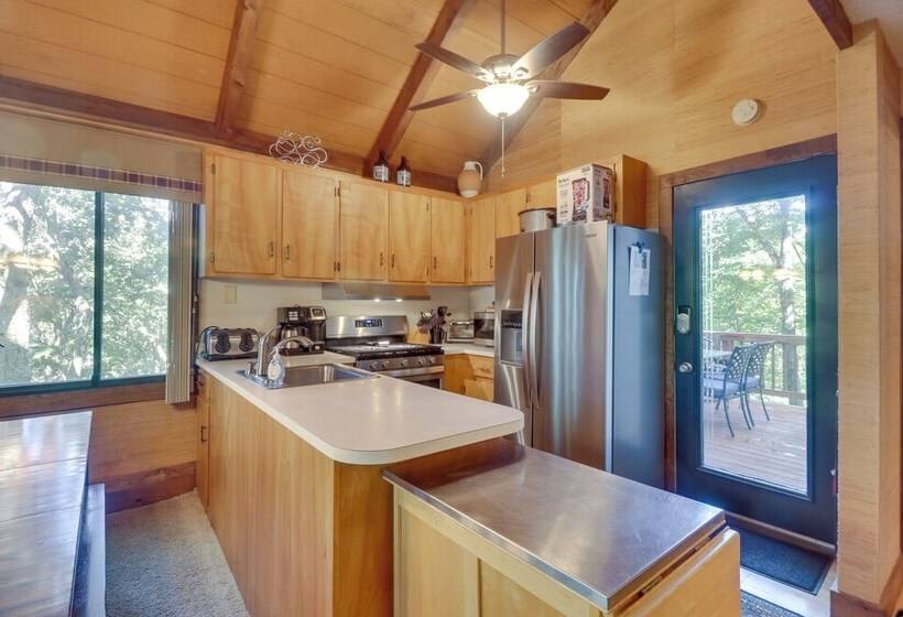 Wintergreen Home W/ Hot Tub, Deck & Mountain Views