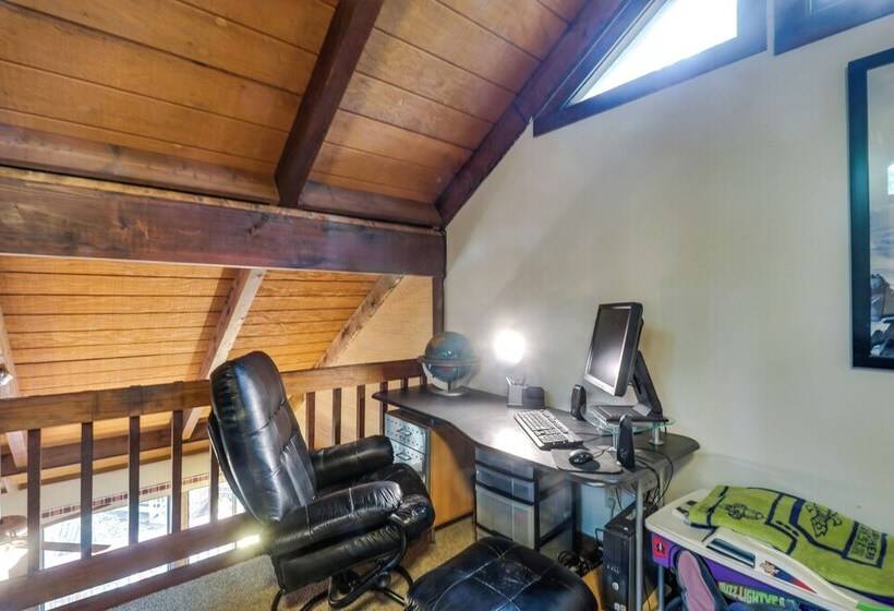 Wintergreen Home W/ Hot Tub, Deck & Mountain Views