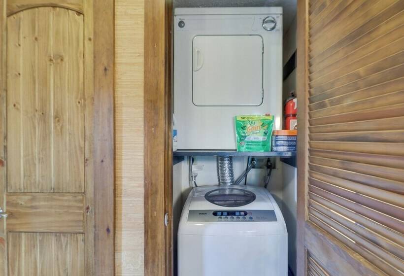 Wintergreen Home W/ Hot Tub, Deck & Mountain Views