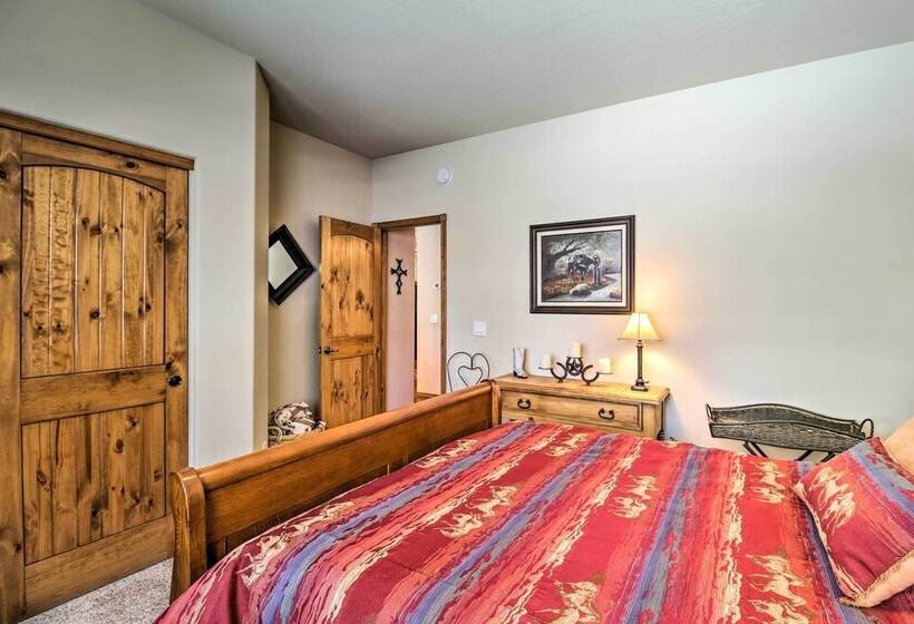 Wooded Show Low Home Near Fool Hollow Lake!