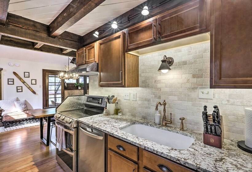 Woodsy Flagstaff Hideaway W/ Deck + Sunroom!