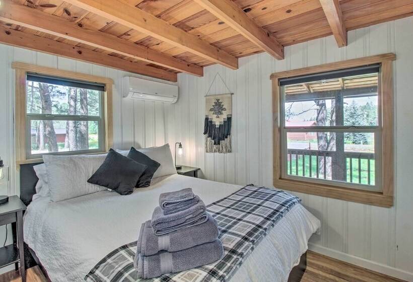 Woodsy Pinetop Cabin W/ Deck & Separate Casita