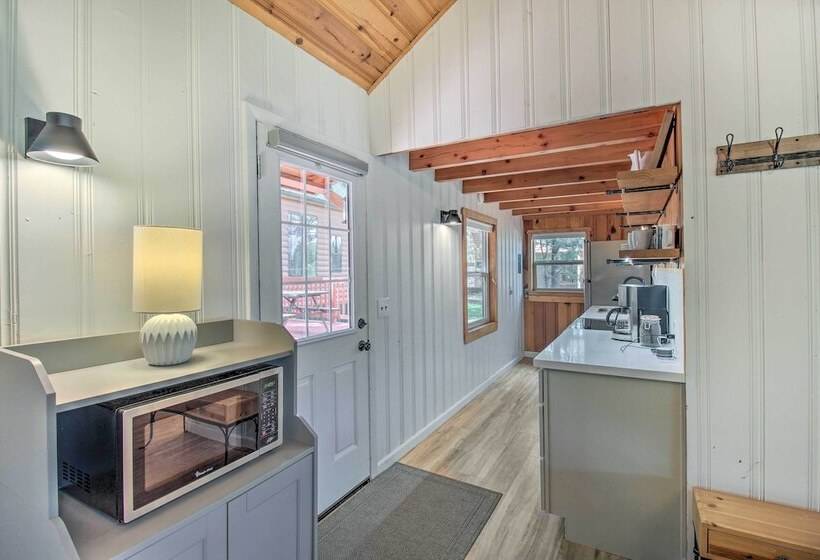 Woodsy Pinetop Cabin W/ Deck & Separate Casita