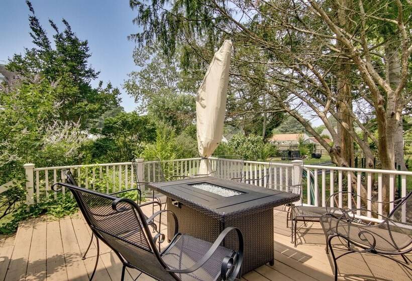 1915 Historic Cambridge Property W/ Fire Pit!