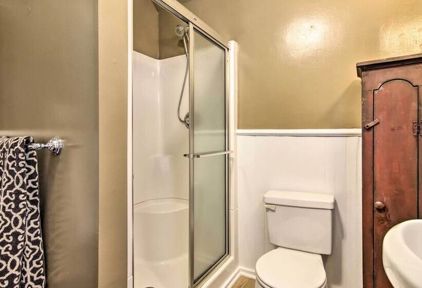 1915 Historic Cambridge Property W/ Fire Pit!