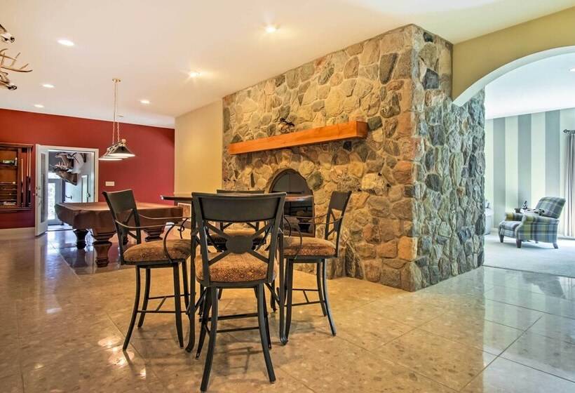 7 Acre Coastal Michigan Home W/hot Tub & Sauna!