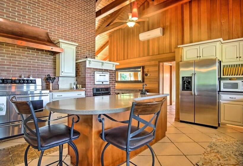 7 Acre Coastal Michigan Home W/hot Tub & Sauna!