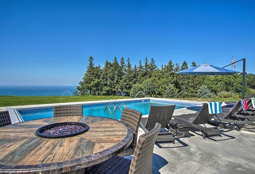 7 Acre Coastal Michigan Home W/hot Tub & Sauna!