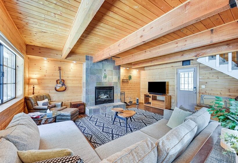 A Frame Munds Park Retreat: 35 Miles To Snowbowl