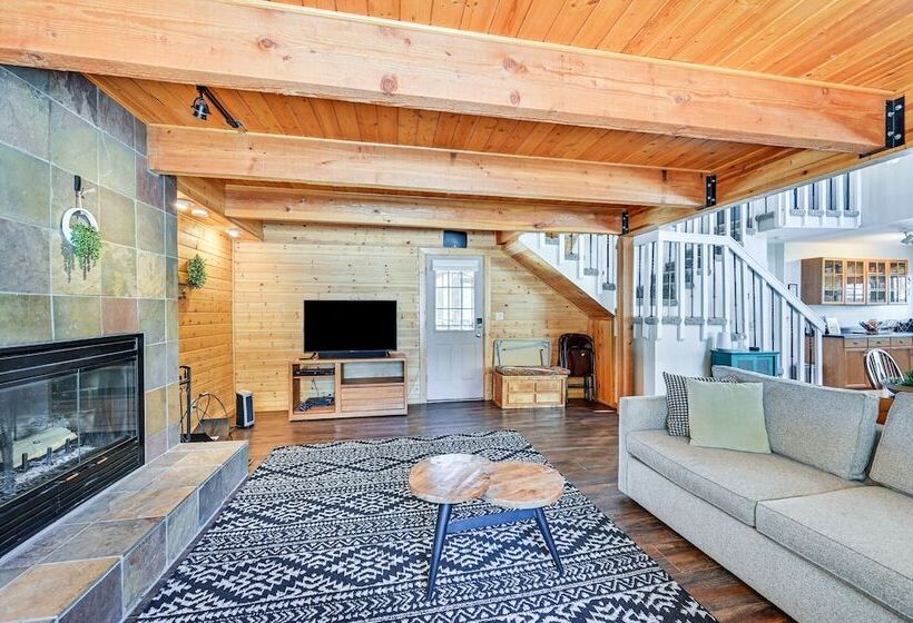 A Frame Munds Park Retreat: 35 Miles To Snowbowl