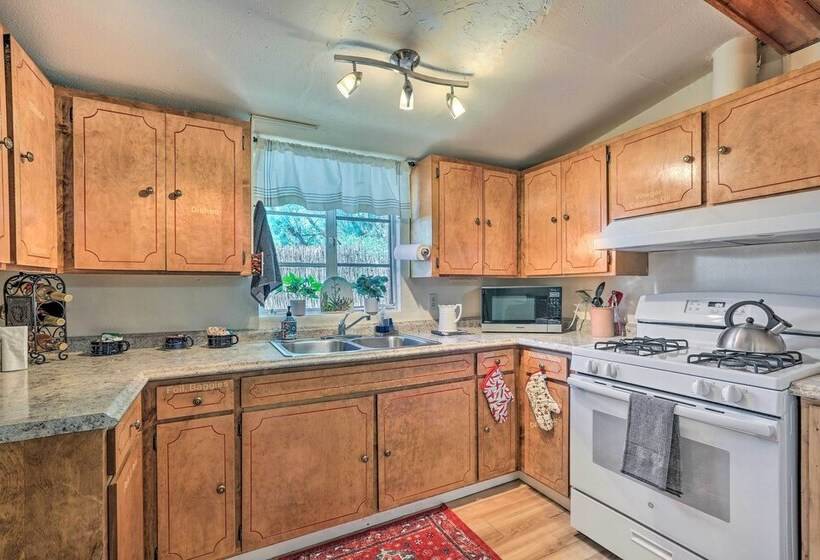 Adobe Style Tumacacori Home W/ Trail Access!