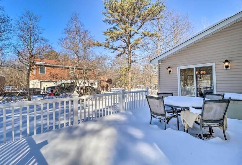 Large Deck & Pool Access: Albrightsville Home