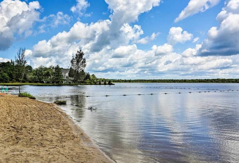 Large Deck & Pool Access: Albrightsville Home