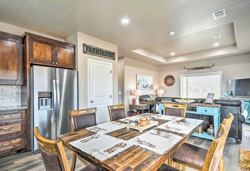 Amarillo Home: 16 Mi To Amarillo Zoo!