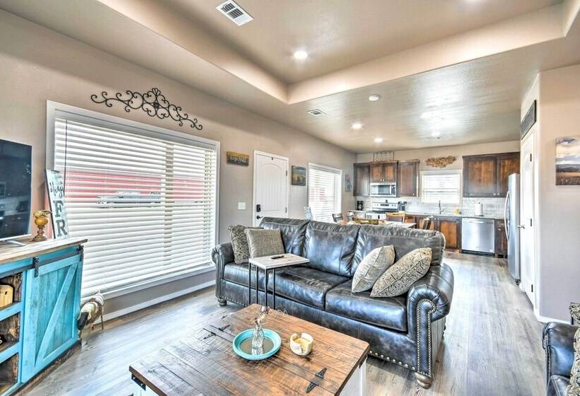 Amarillo Home: 16 Mi To Amarillo Zoo!