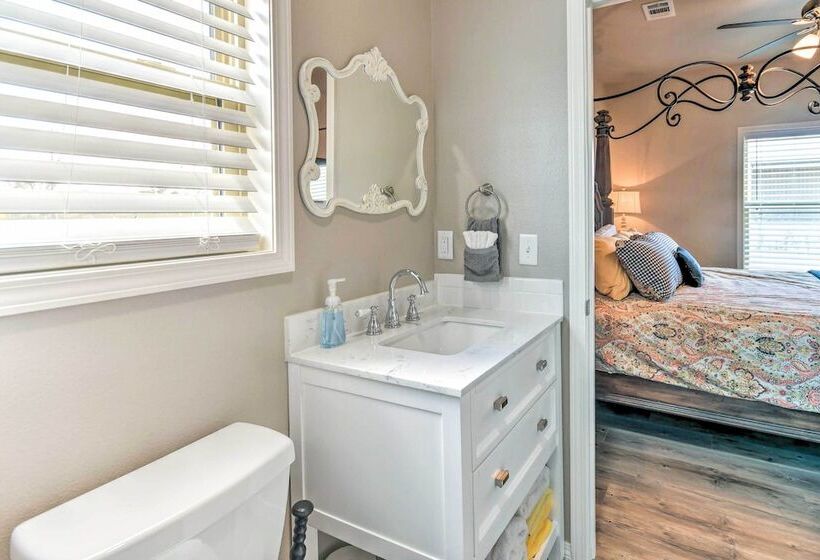 Amarillo Home: 16 Mi To Amarillo Zoo!