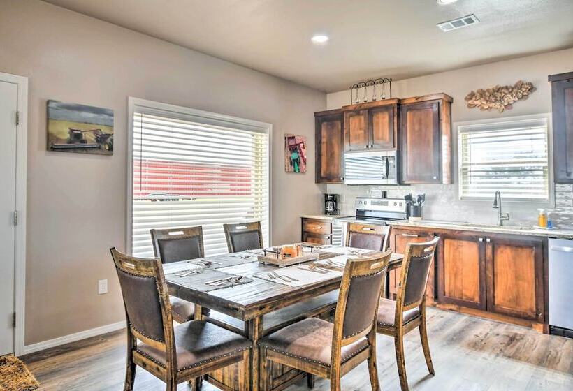 Amarillo Home: 16 Mi To Amarillo Zoo!