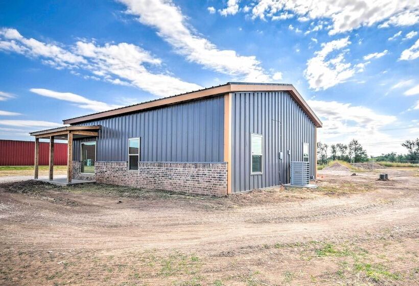 Amarillo Home: 16 Mi To Amarillo Zoo!