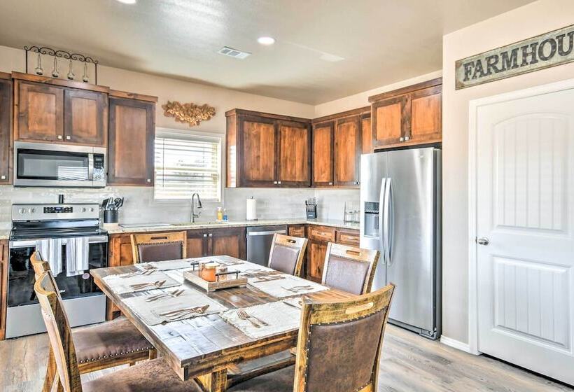 Amarillo Home: 16 Mi To Amarillo Zoo!