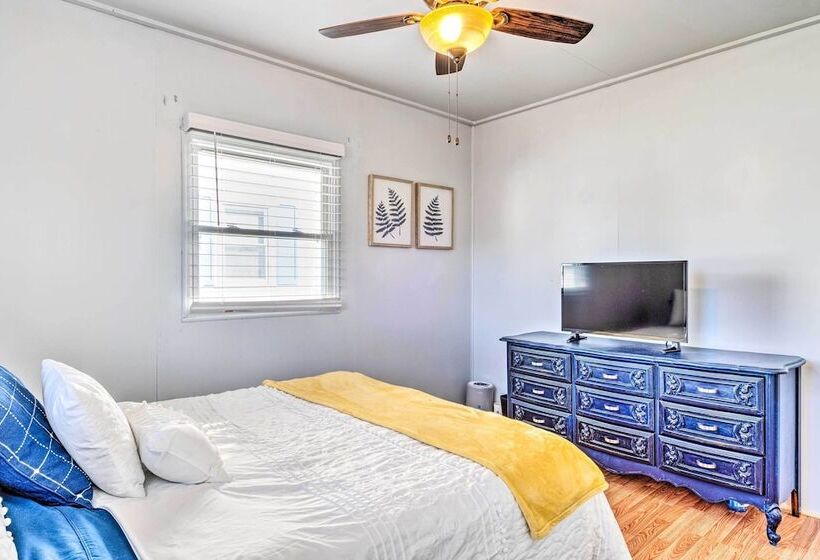 Anderson Bungalow Near University + Downtown!