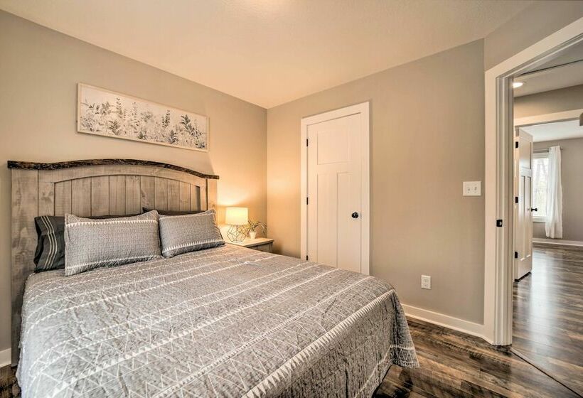 Asheville Area Hideaway W/ Hot Tub + Deck!