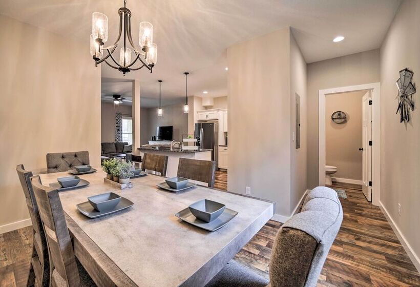 Asheville Area Hideaway W/ Hot Tub + Deck!