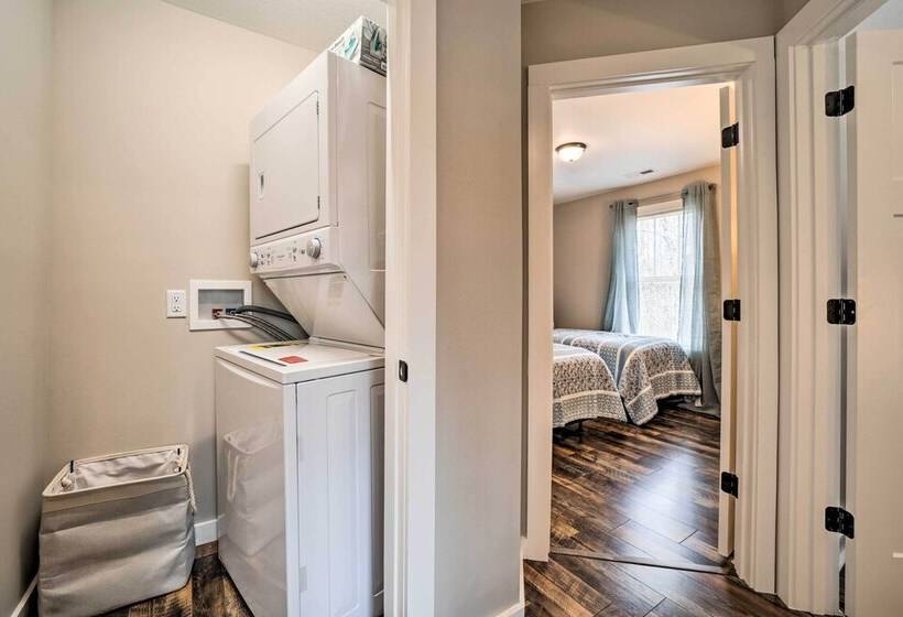 Asheville Area Hideaway W/ Hot Tub + Deck!