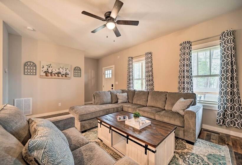 Asheville Area Hideaway W/ Hot Tub + Deck!