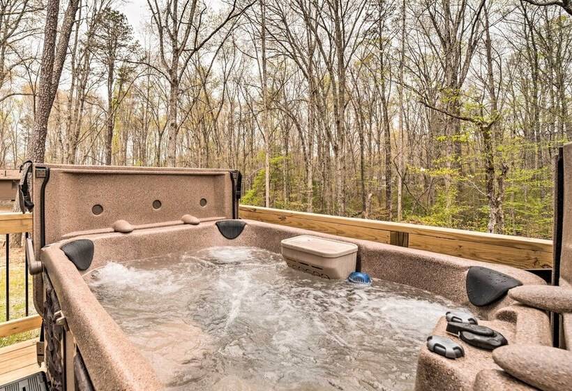 Asheville Area Hideaway W/ Hot Tub + Deck!