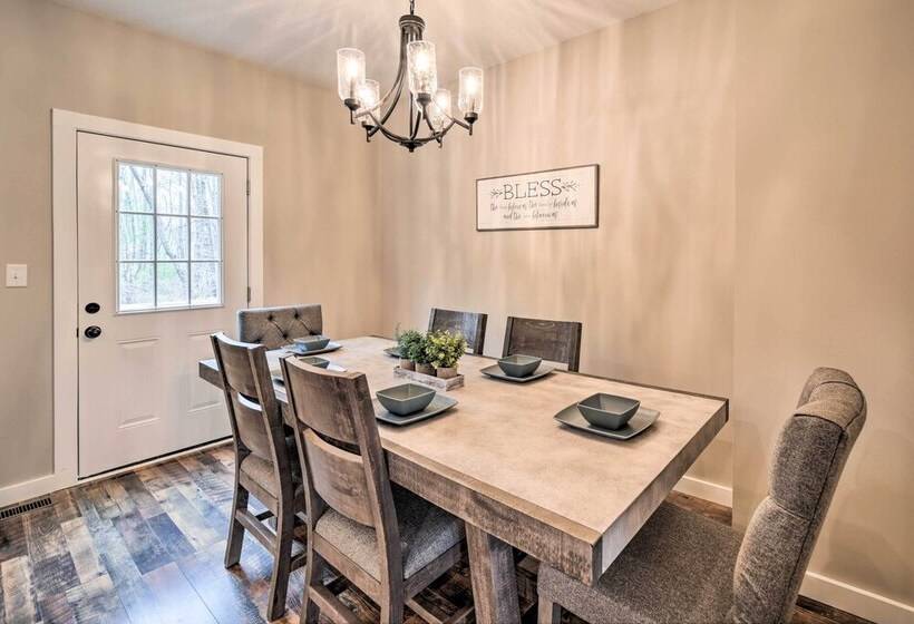 Asheville Area Hideaway W/ Hot Tub + Deck!