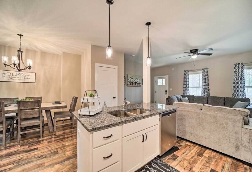 Asheville Area Hideaway W/ Hot Tub + Deck!