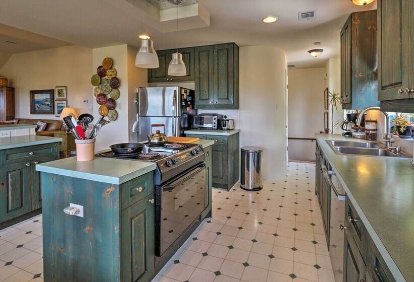 Austin Home W/ 2 Furnished Decks & Lake Views